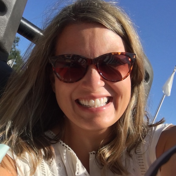 Meet your Posher, Courtney - Picture 1 of 1